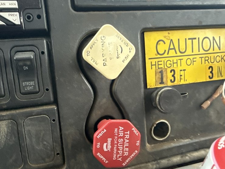 2002-international-7400-image-73