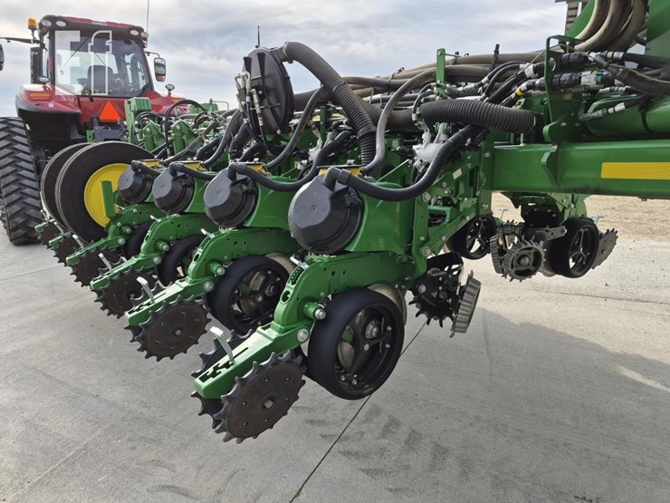 john-deere-1775-image-16