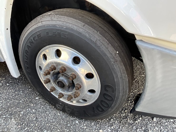 2016-freightliner-ca125-day-cab-image-7