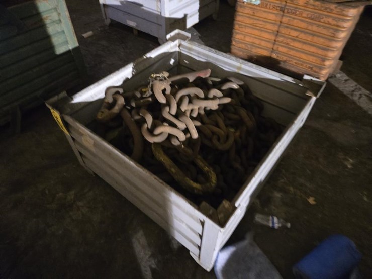 #3406-•-steel-crate-w/-misc.-heavy-duty-chains-image-4