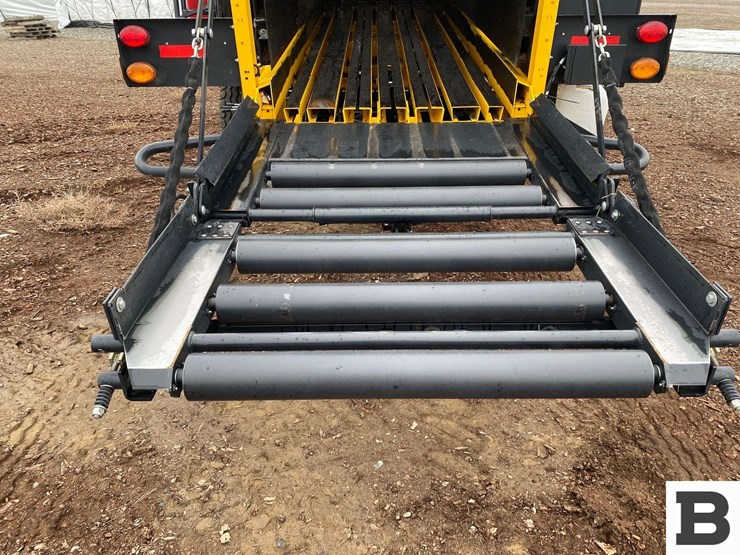 new-holland-340-image-45