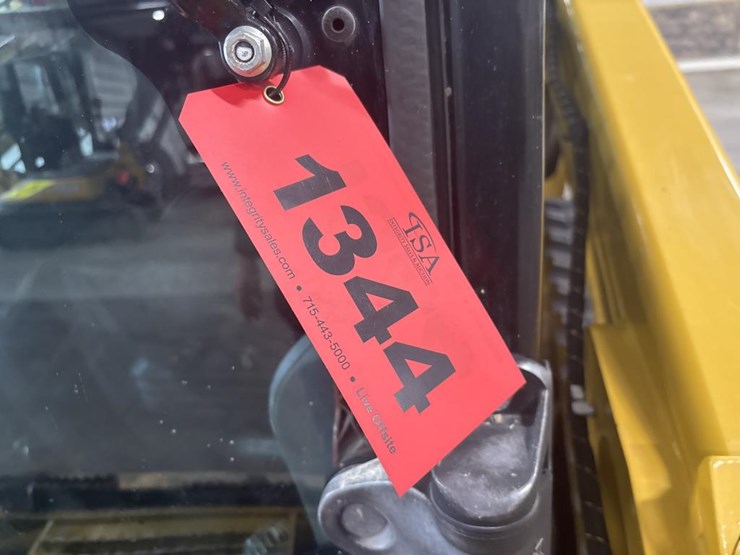 2018-caterpillar-228-image-64