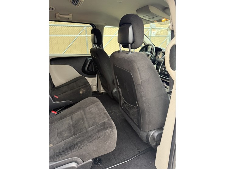 2016-dodge-grand-caravan-image-22