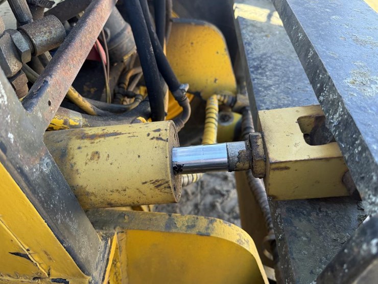 #1975-•-massey-ferguson-14k-forklift-image-60