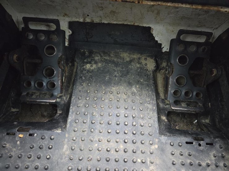 2013-bobcat-t770-image-43