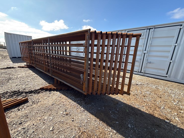 #22673-•-(9)-cattle-panels-&-(1)-gate-image-1