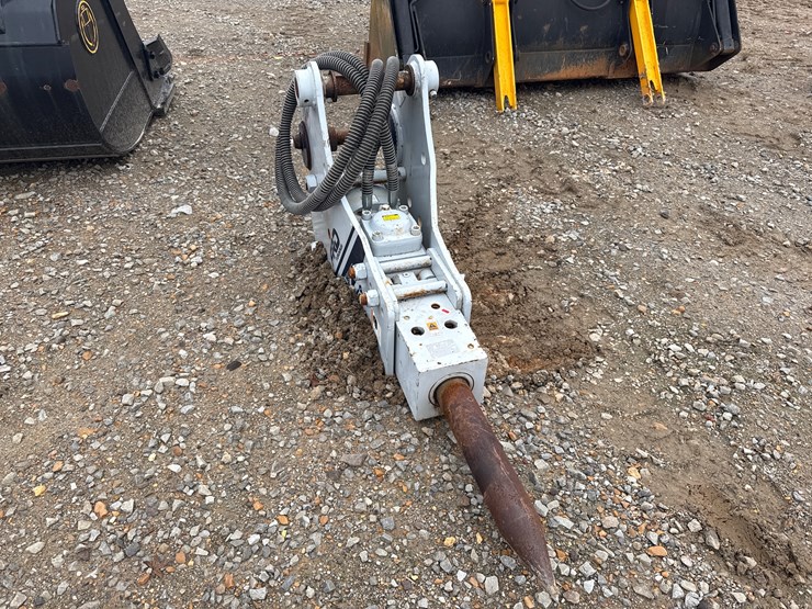 #22614-•-switch-hitch-f9tlb-backhoe/trackhoe-hammer-f988791-image-3