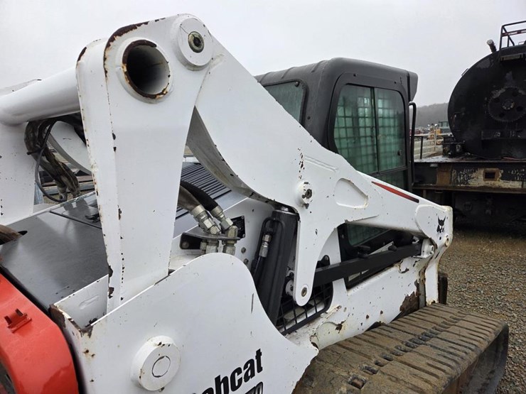2013-bobcat-t770-image-16