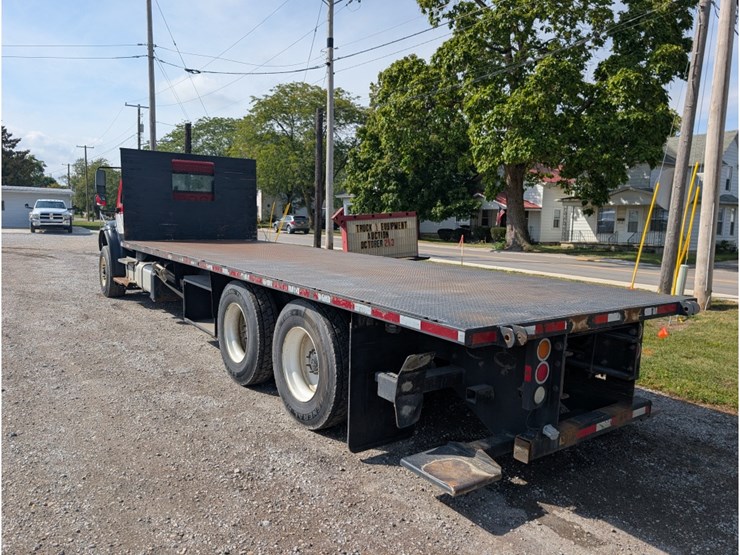 2015-freightliner-m2-106-image-10