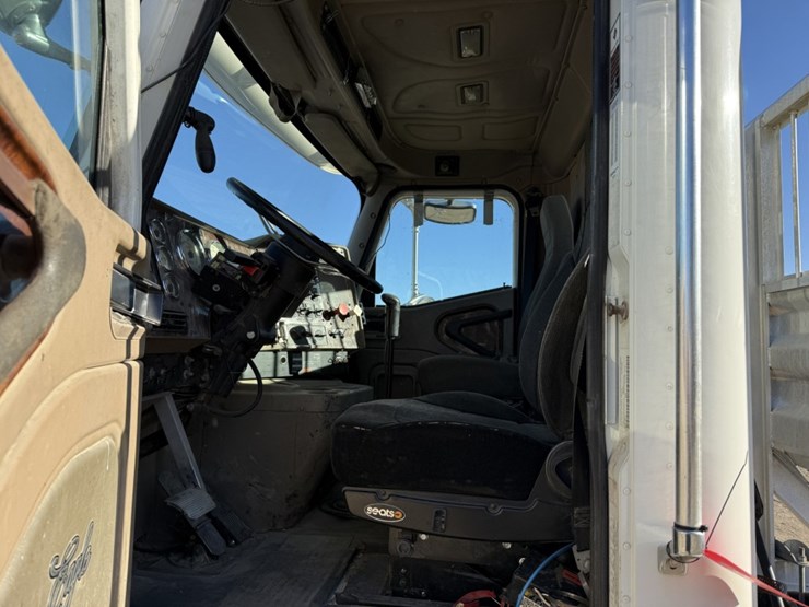 #1955-•-2008-international-eagle-day-cab-truck-tractor-image-45