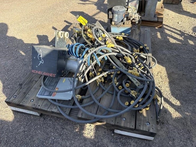 pallet-of-misc-vac-lift-equipment-image-3