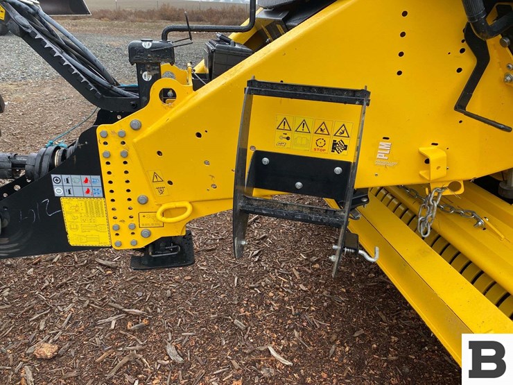 new-holland-340-image-15