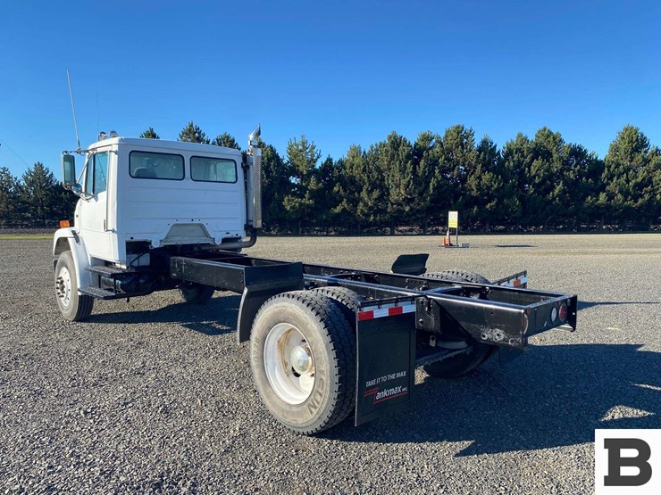 2002-freightliner-fl70-image-4