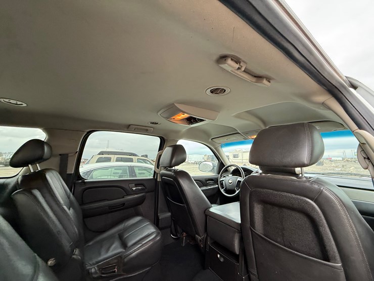 2012-chevrolet-suburban-image-58
