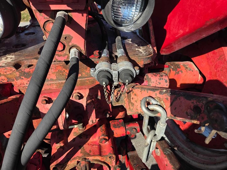 case-ih-560-image-26