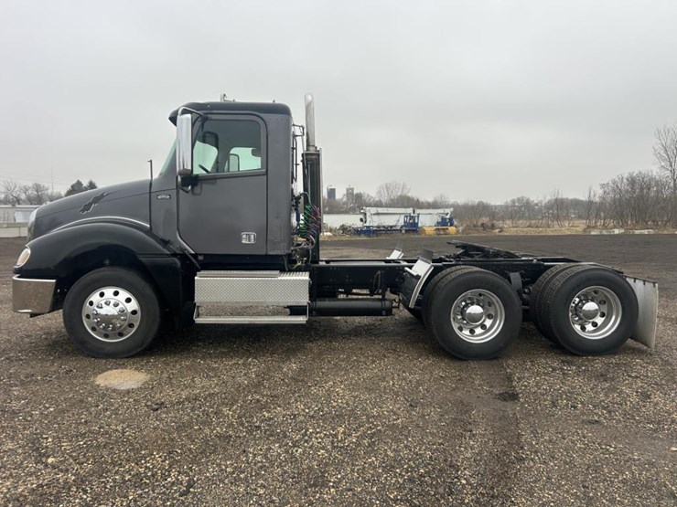 #1675-•-2016-freightliner-harrison-glider-kit-day-cab-truc-image-2