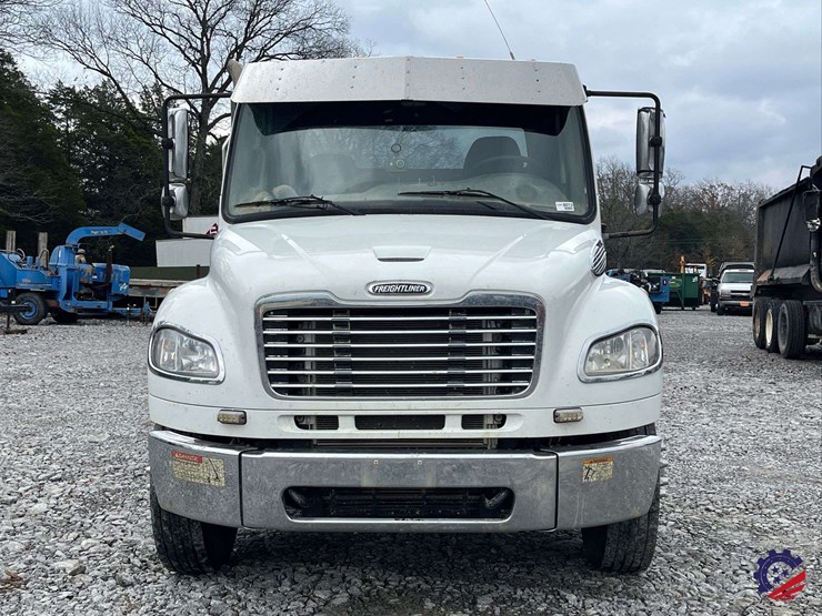2013-freightliner-m2-s/a-cab-&-chassis-image-13