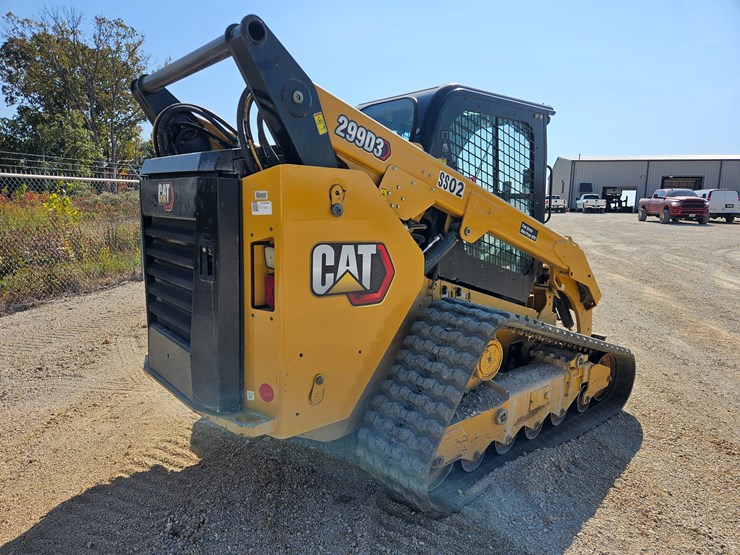 2023-caterpillar-299d3-image-13