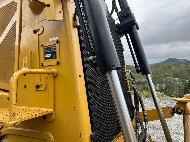 2022-caterpillar-d7-image-38