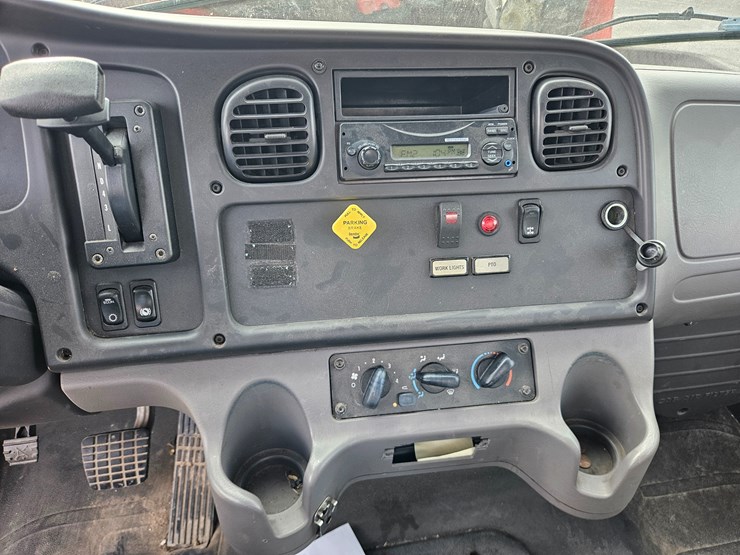 2016-freightliner-s2g-image-56