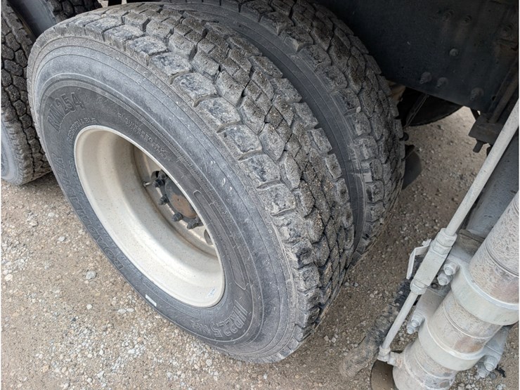 2017-mack-gu813-shingle-conveyor-image-12