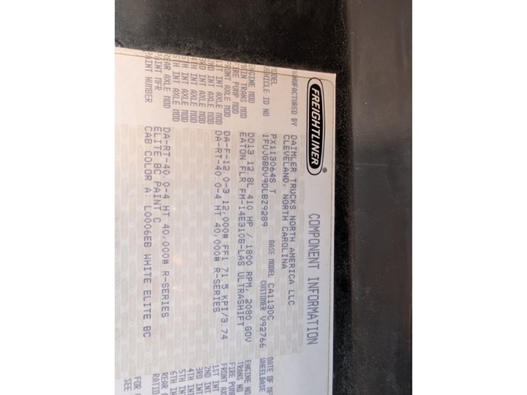 2013-freightliner-columbia-day-cab-image-29