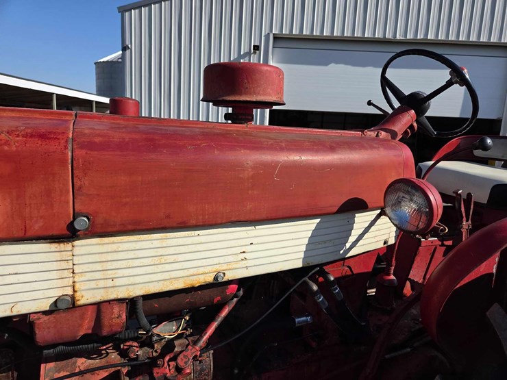 case-ih-560-image-16