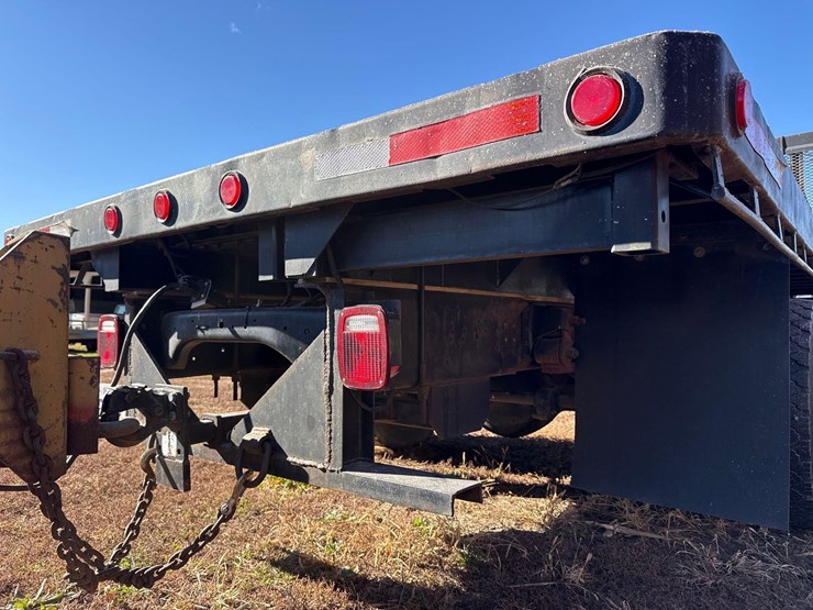 2001-chevy-c6500-truck-image-13