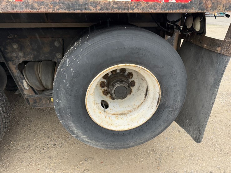 2006-freightliner-m2112-flatbed-image-19