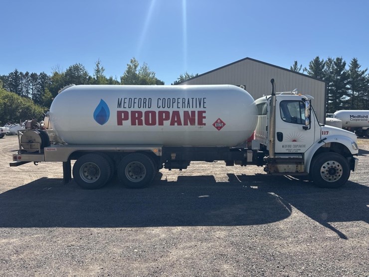 2013-freightliner-m2-106-image-6