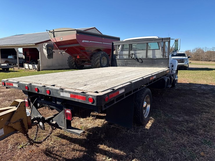 2001-chevy-c6500-truck-image-6