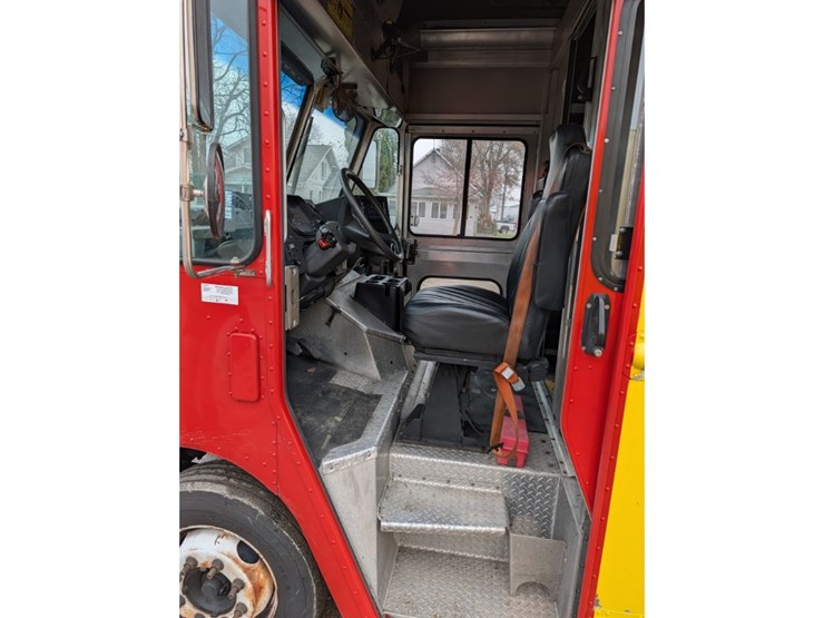 2017-freightliner-mt55-image-11