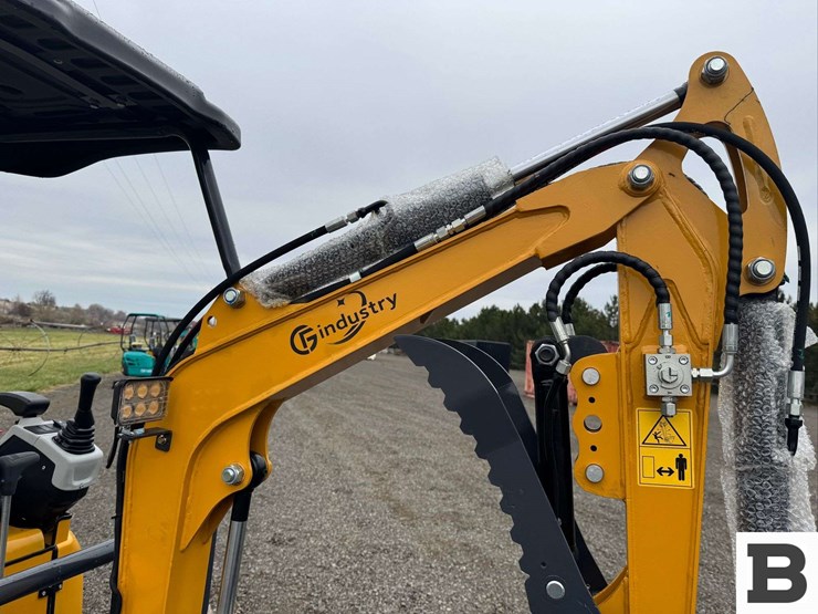 2025-cfg-industrial-qk18r-mini-excavator-image-9