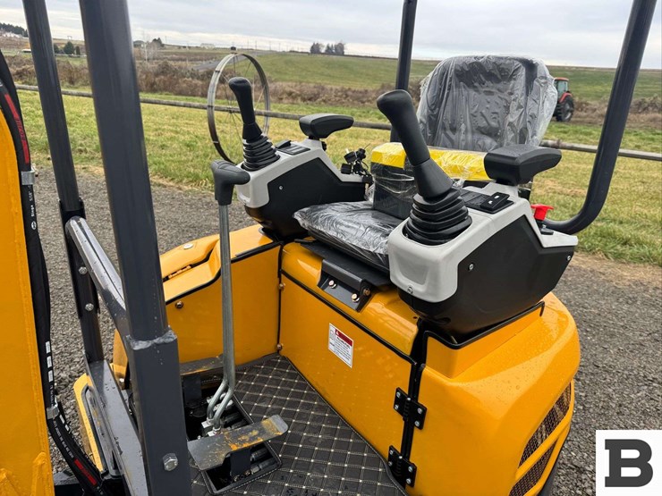 2025-cfg-industrial-qk18r-mini-excavator-image-25