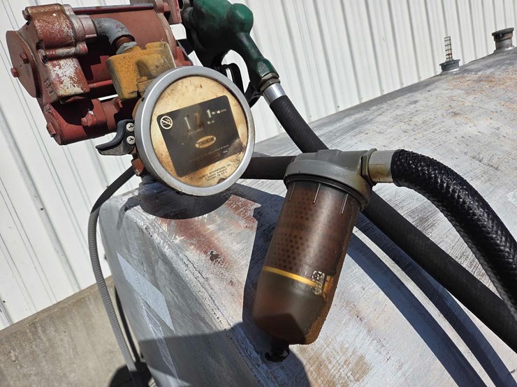 550-gallon-fuel-tank-w/-fill-rite-pump-&-tokheim-meter-image-2