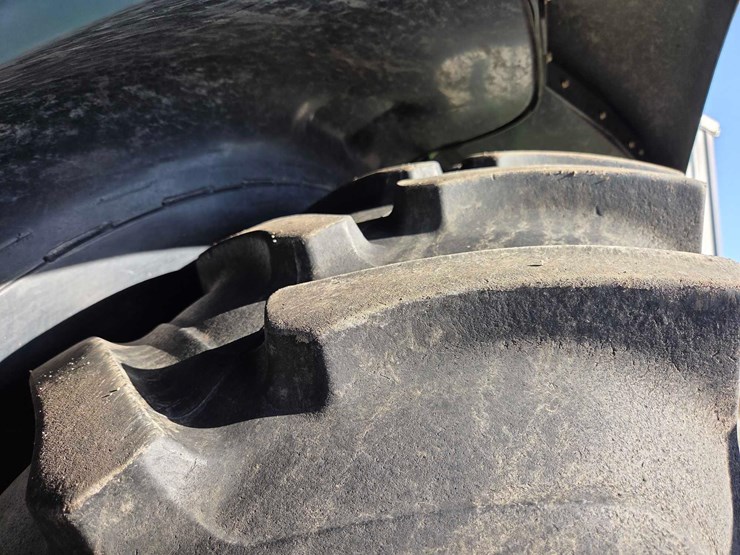 2012-john-deere-8285r-image-24