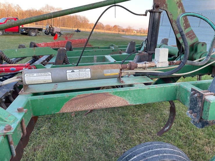 farmhand-soil-saver-13-shank-disc-chisel-image-18