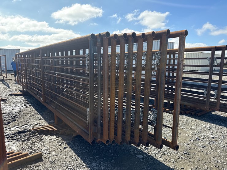 #22677-•-(9)-cattle-panels-&-(1)-gate-image-2