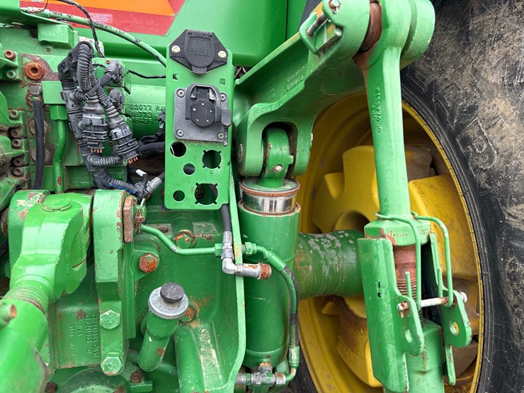 john-deere-8320r-image-17