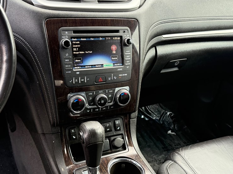 2015-chevrolet-traverse-image-38