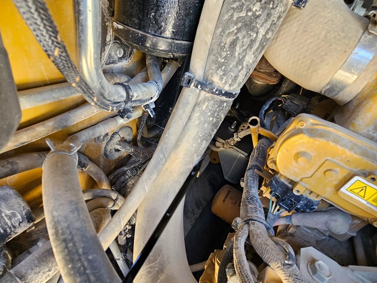 2023-caterpillar-299d3-image-28