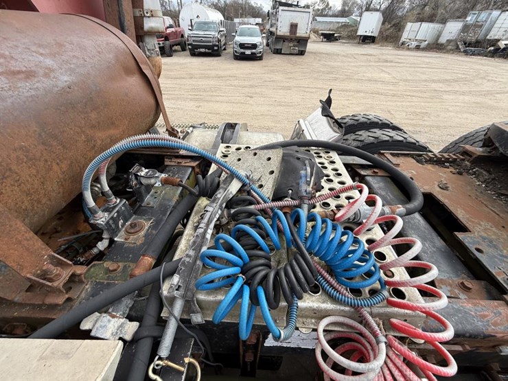 #1193-•-1984-peterbilt-cab-over-truck-tractor-image-32