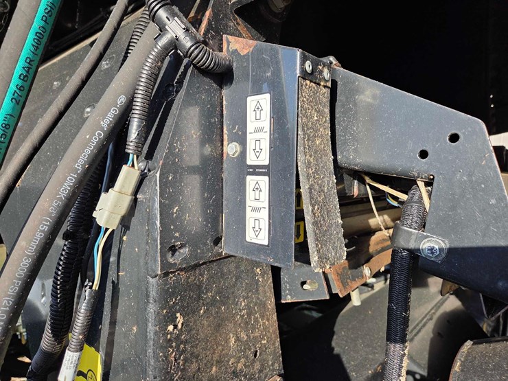 2010-new-holland-cr9065-image-26