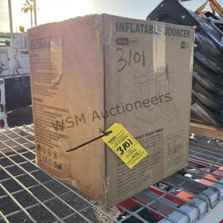 8.5FT X 6.2FT X 5.6FT INFLATABLE BOUNCER
