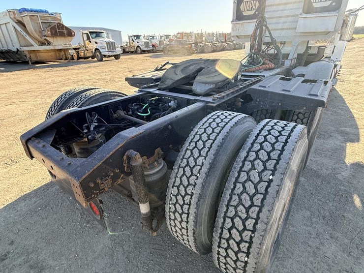 #1965-•-2008-international-eagle-day-cab-truck-tractor-image-18
