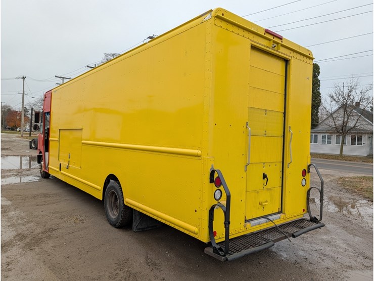 2017-freightliner-mt55-image-6