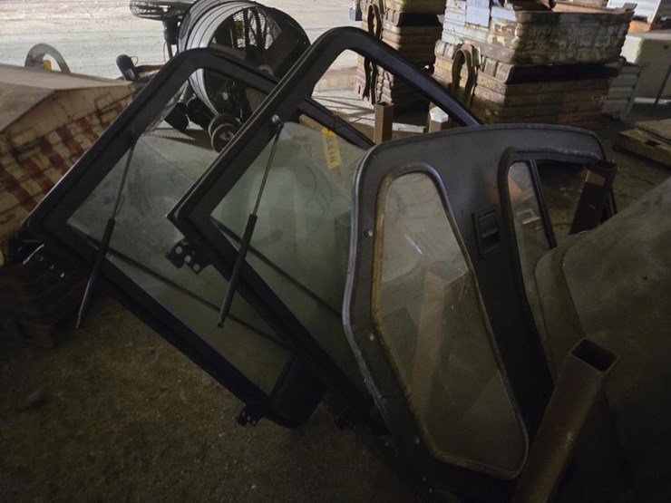 #3418-•-(3)-veracitor-70vx-doors-w/-glass-panels-image-3