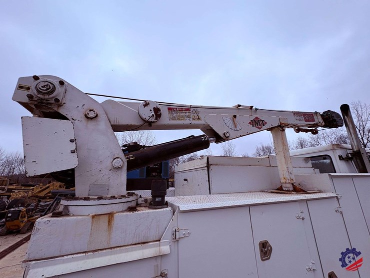 1998-freightliner-fl70-image-41