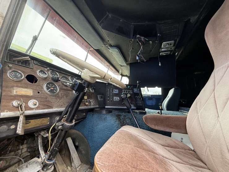 #1193-•-1984-peterbilt-cab-over-truck-tractor-image-41