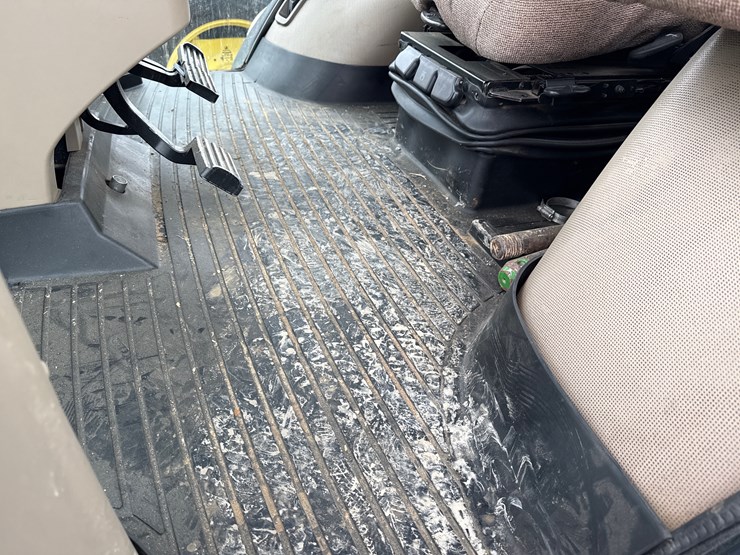 john-deere-8320r-image-40